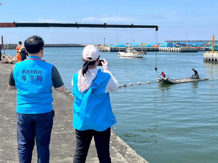 海洋局會同7單位前進林園區中芸、汕尾漁港 模擬演練漁船漏油緊急應變