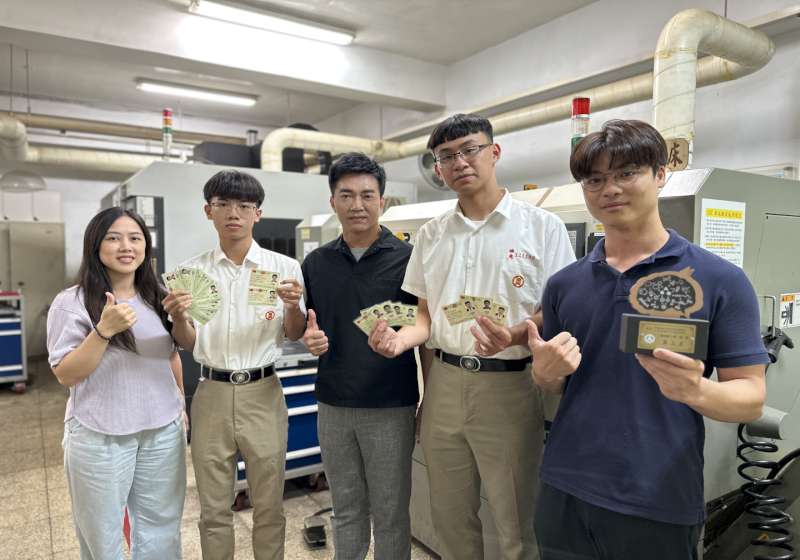 高市中山工商機電科三年乙班40生考取144張乙丙級證照 賴佳勝包辦11張