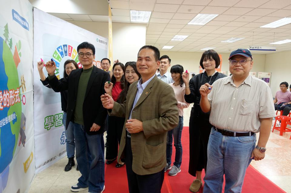 樹科大2023服務學習成果展暨專書發表會 為期兩天相約圖資大樓一樓藝文穿堂