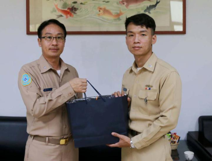 海軍艦指部第18梯兵科軍官轉任保防官座談會 政戰主任馮國維感謝堅守崗位