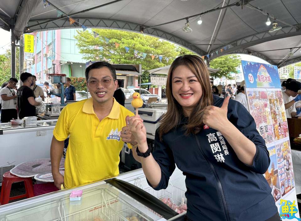 雨神降臨也不減熱情!2024大港閱冰風雨無阻眾人湧入朝聖