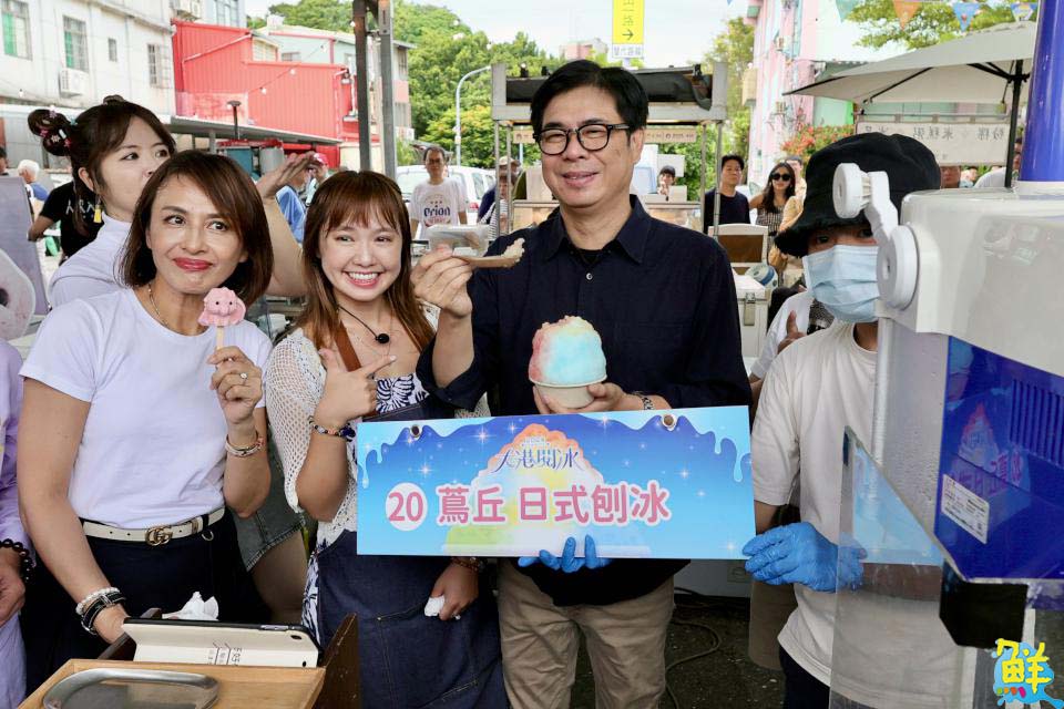 雨神降臨也不減熱情!2024大港閱冰風雨無阻眾人湧入朝聖