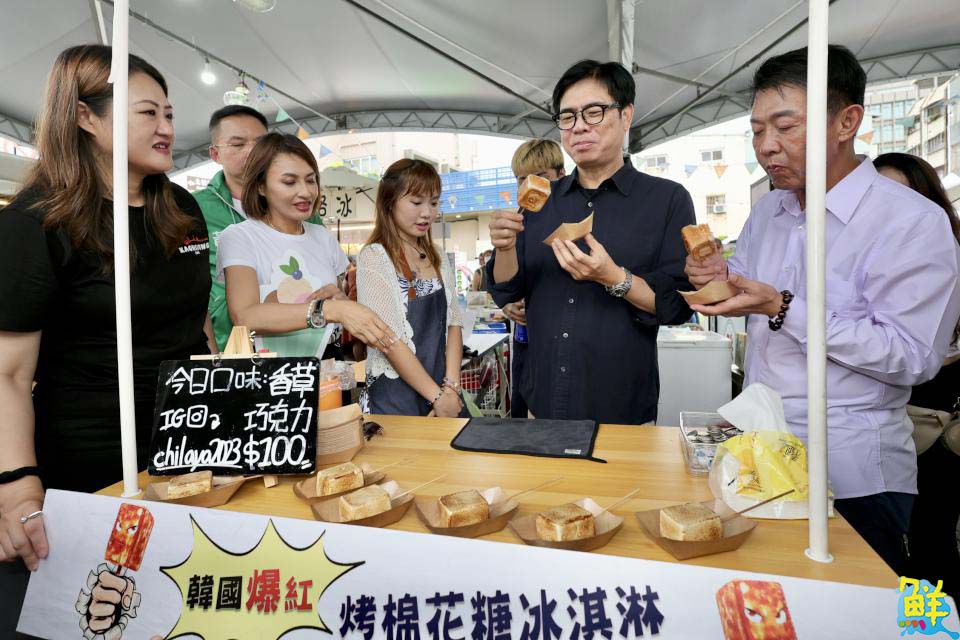 雨神降臨也不減熱情!2024大港閱冰風雨無阻眾人湧入朝聖