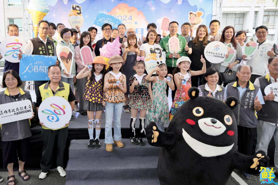 雨神降臨也不減熱情!2024大港閱冰風雨無阻眾人湧入朝聖