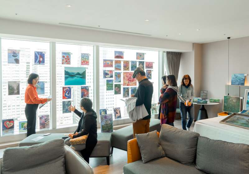 高雄承億酒店第三屆亞洲插畫藝博會慈善義賣油畫美在展 所得挹注台灣雷特氏症罕病協會