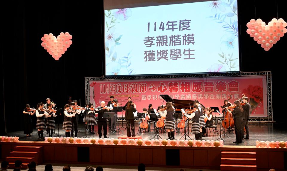 中鋼表揚小港區17所國中小28生 同步頒贈51名得主績優獎學金