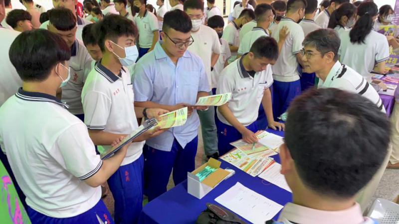 高英工商升學暨就業博覽會 邀集45個單位招募300名新血