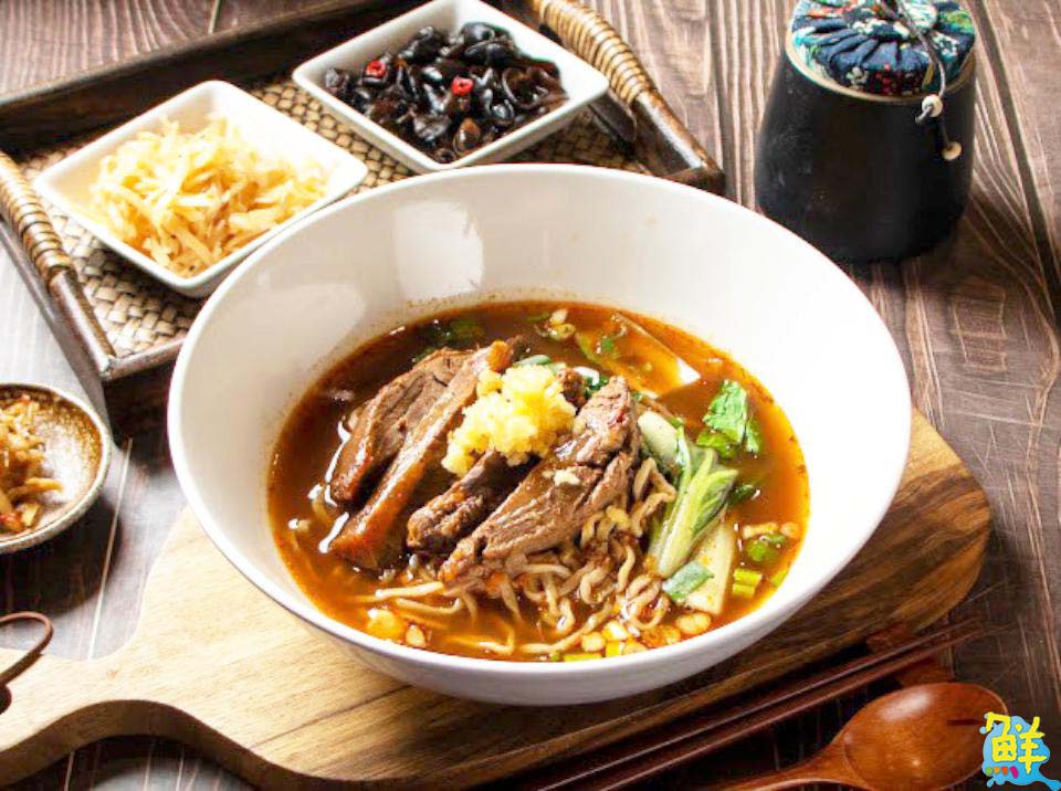 來碗暖心牛肉麵吧!新興區必吃 做牛吃麵 超濃郁香麻湯頭一吃就上癮