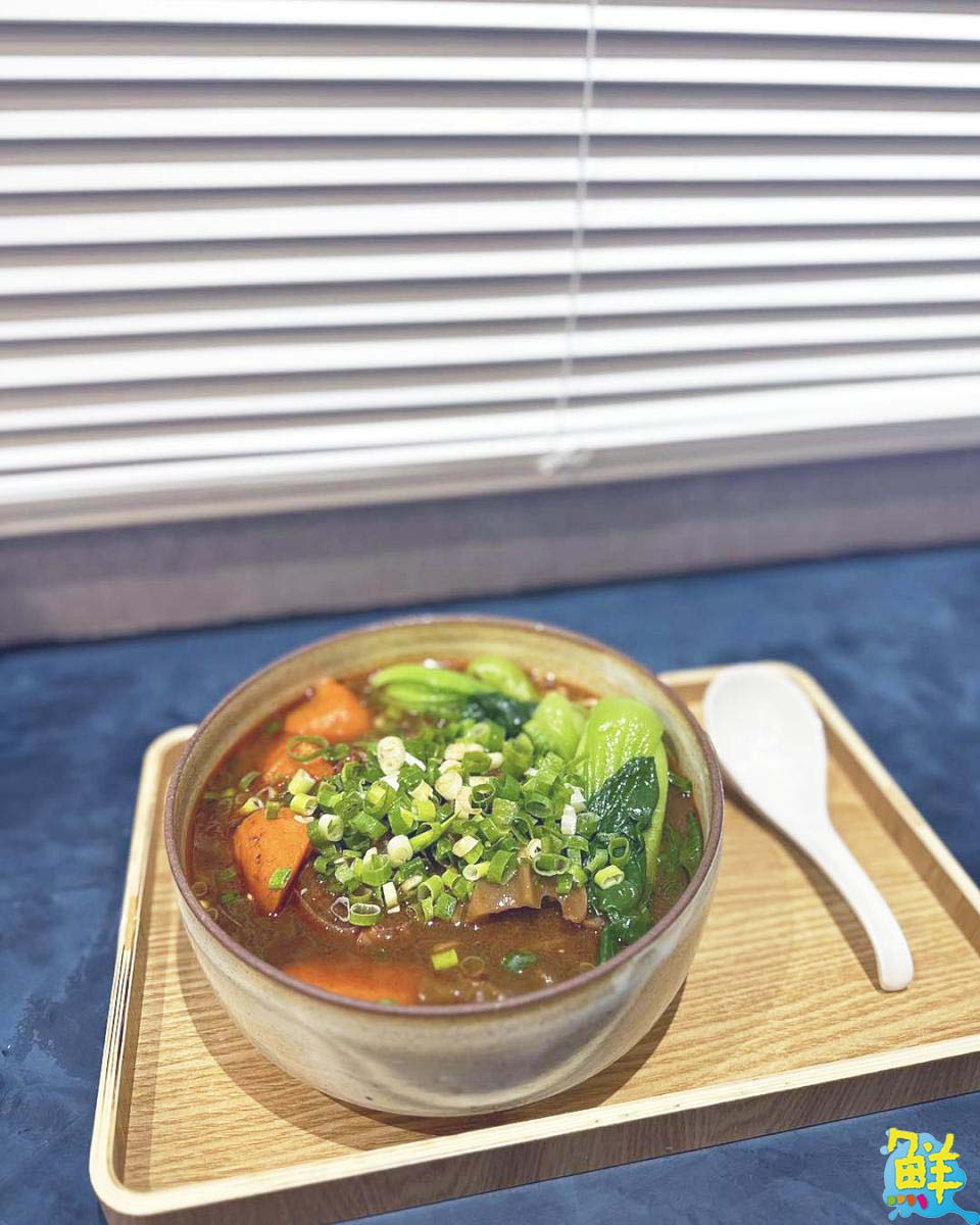 來碗暖心牛肉麵吧!新興區必吃 做牛吃麵 超濃郁香麻湯頭一吃就上癮