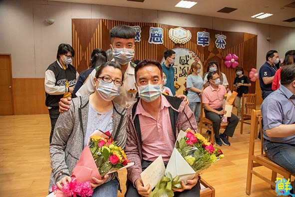 嘉藥大學感恩奉茶獻禮暖心活動 感恩師長教誨