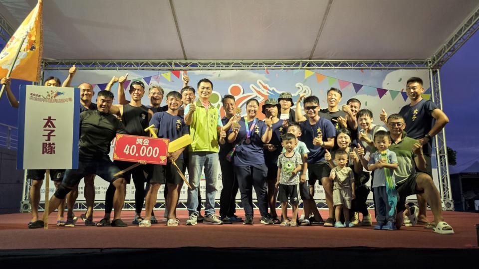 2025高雄端午龍舟嘉年華林園傳統龍舟閉幕頒獎 分組優勝精神總錦標隊伍獲表揚