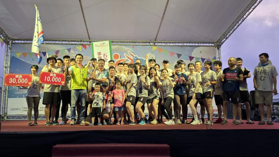 2025高雄端午龍舟嘉年華林園傳統龍舟閉幕頒獎 分組優勝精神總錦標隊伍獲表揚