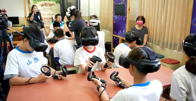 教育局攜手高大設置延展實境數位共學中心 進駐旗山國小掛牌運作