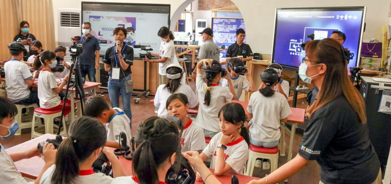 教育局攜手高大設置延展實境數位共學中心 進駐旗山國小掛牌運作