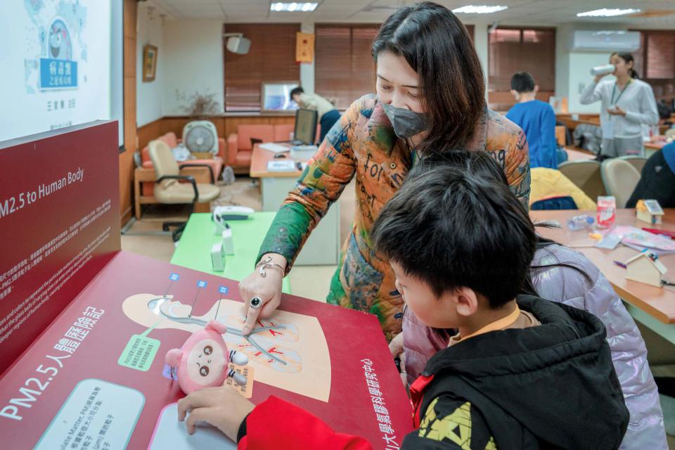 中山大學攜手遠哲科教基金會高雄辦公處 合辦科學藝術探究冬令營培訓跨域種子師