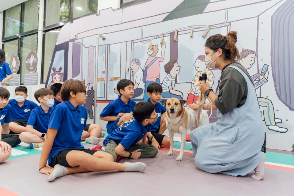 高市圖閱讀交通慢看停計畫攜手無尾香蕉動物學校 邀信義國小生遊戲體驗人本交通