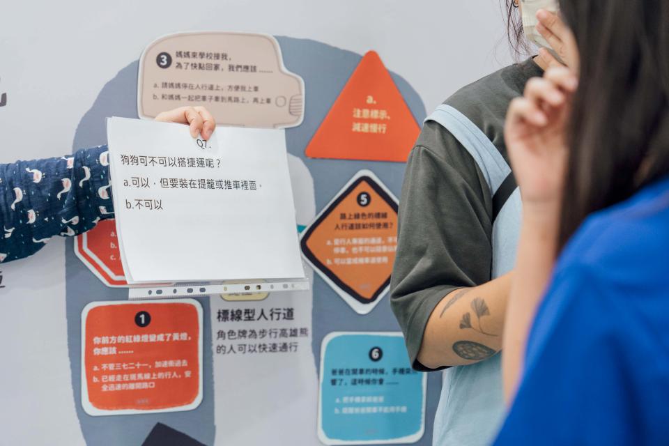 高市圖閱讀交通慢看停計畫攜手無尾香蕉動物學校 邀信義國小生遊戲體驗人本交通