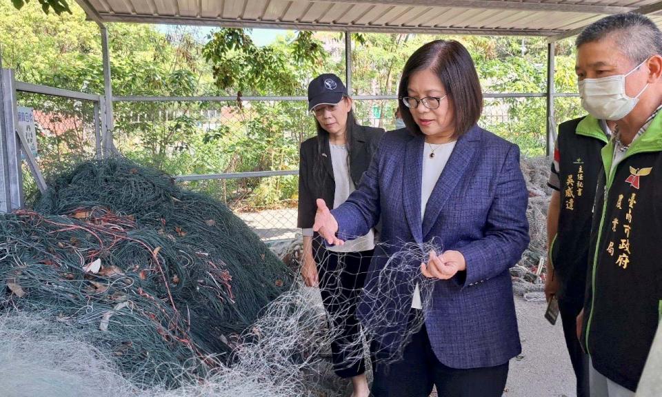 海委會、海保署訪視台南市安平漁港 盼優化海洋廢棄物回收處理流程