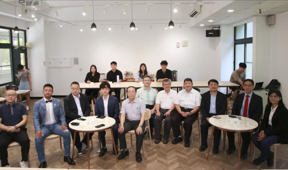 高大法學院交誼廳啟用 提供46人休憩討論交流空間