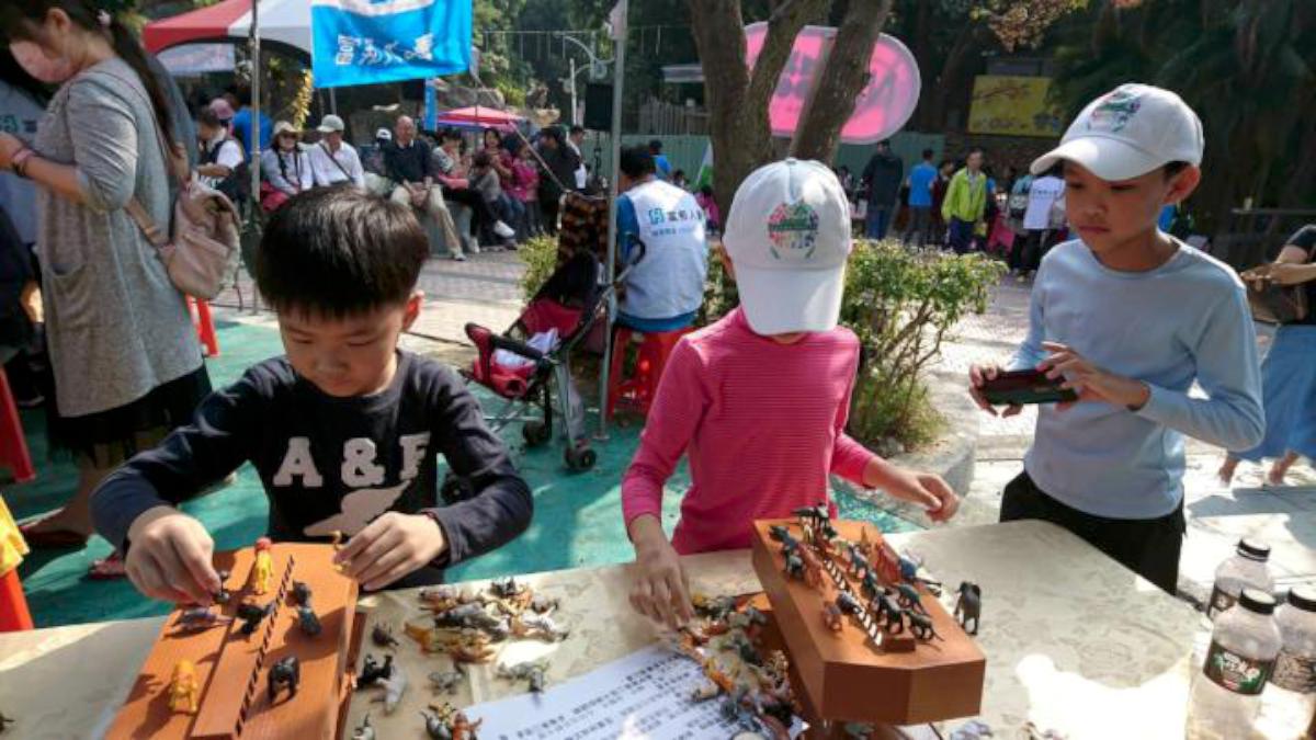 高市觀光局攜手富邦人壽 邀親子健走壽山動物園義賣做公益
