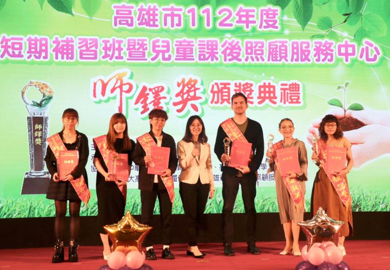 教育局112年補習班暨兒童課後照服中心師鐸獎 表揚52名優良教師主任特殊貢獻