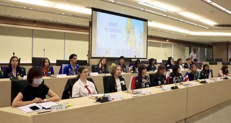 教育局攜手國際扶輪3510地區推青少年交換計畫 9國19生首嘗柚子獲贈中秋禮