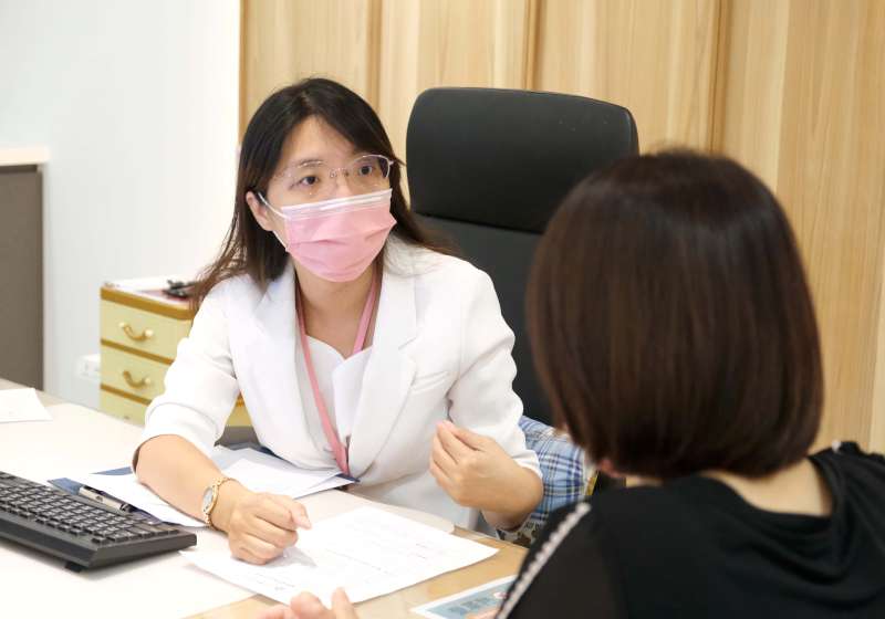 高禾醫院11月擴大夜間門診服務 院長許庭源率各科資深醫師輪值