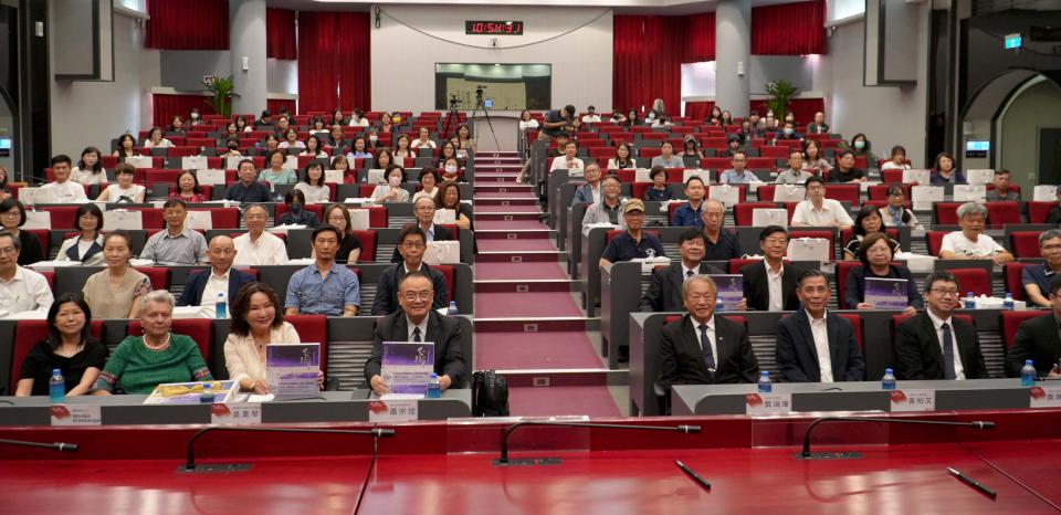 正修科大攜手故宮博物院深化育才、推教等合作 蕭勤捐贈作品修復研究特展邀賞