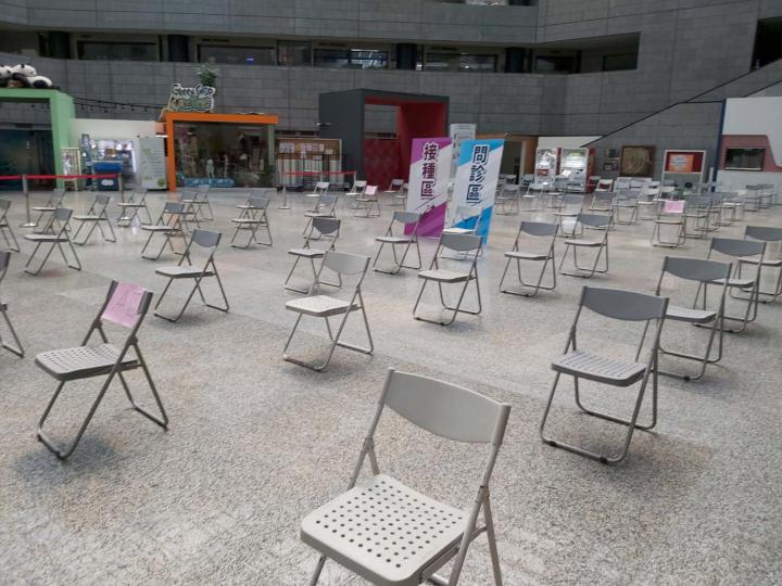 高市三階段開放滿75歲長輩接種新冠肺炎疫苗 三民區公所規劃4接種站便民