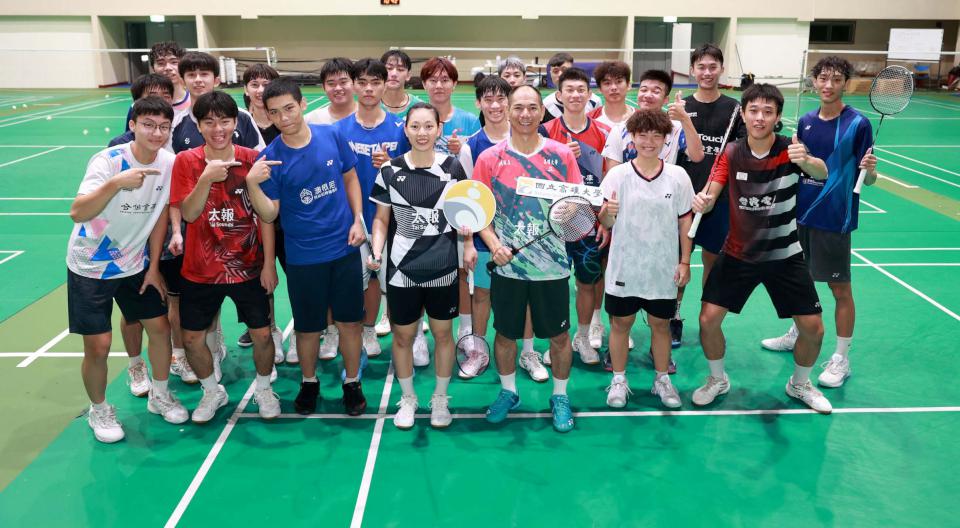 世界羽球聯盟超級100印尼大師賽 高大運競系大四生黃宥薰女單摘金