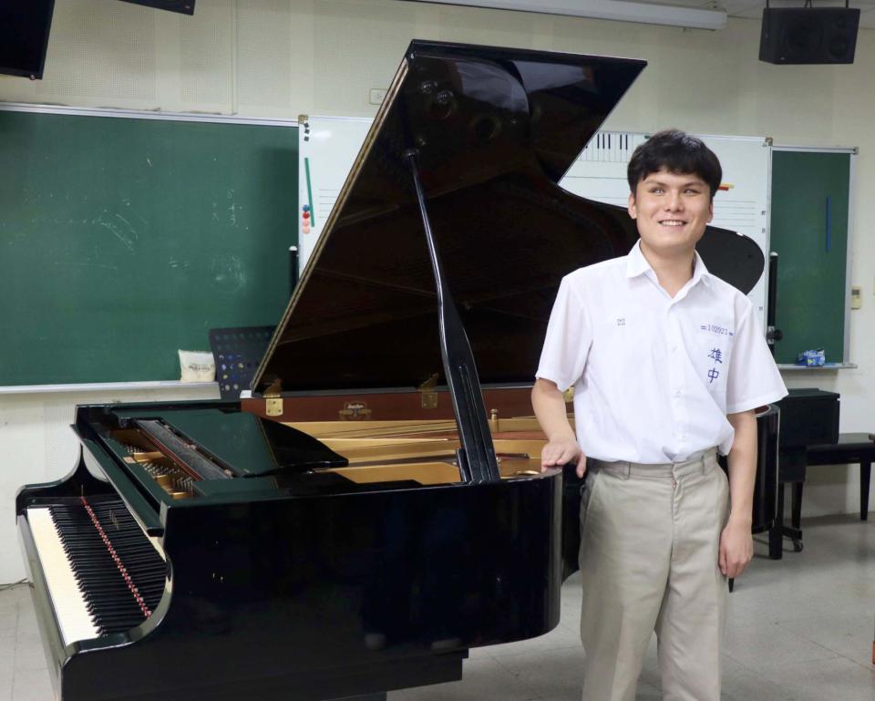 雄中音樂班高三生黃崇恩早產全盲獨具音樂天賦 5、6月台北、高雄鋼琴獨奏會邀賞