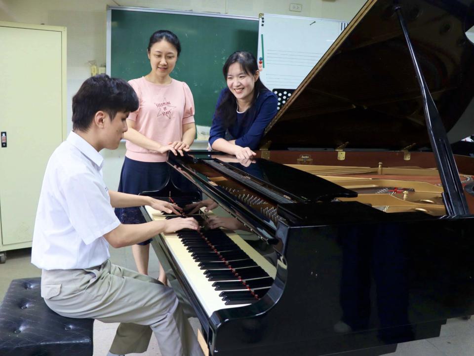 雄中音樂班高三生黃崇恩早產全盲獨具音樂天賦 5、6月台北、高雄鋼琴獨奏會邀賞