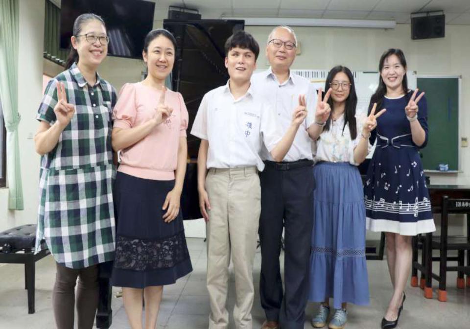 雄中音樂班高三生黃崇恩早產全盲獨具音樂天賦 5、6月台北、高雄鋼琴獨奏會邀賞
