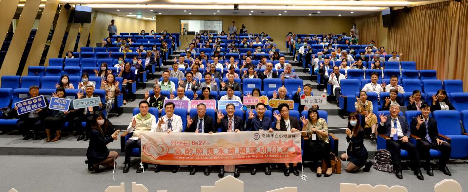 小港醫院2025高齡照護永續國際研討會 授證越南175軍醫院學員獲贈舌壓檢測器