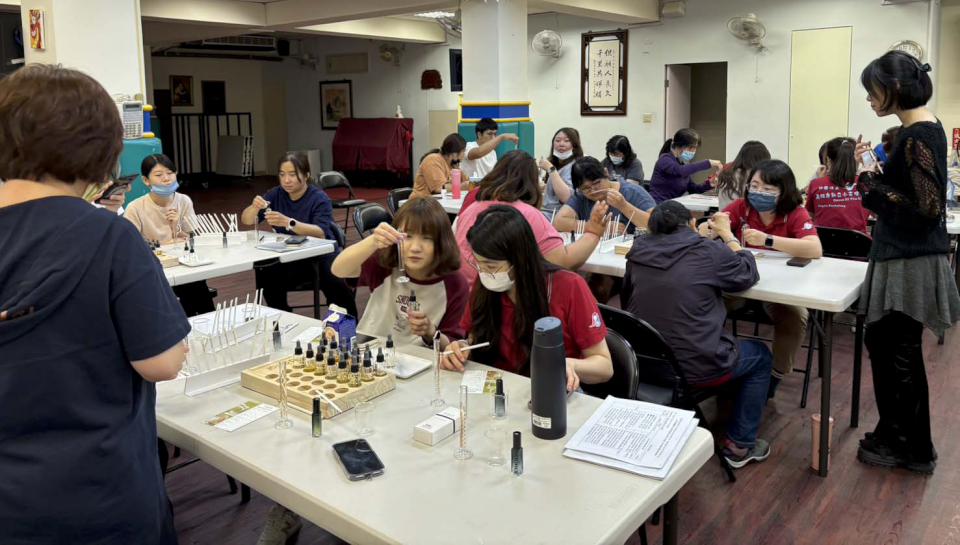 國際香氛品牌香氛療癒課程前進高市小天使家園 慰勉照服員辛勞療癒零至6 歲住民