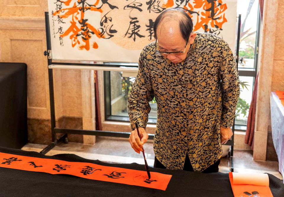 高雄義大天悅飯店推樂遊FUN輕鬆親子住房專案 書法名家洪丁義揮毫贈限量春聯