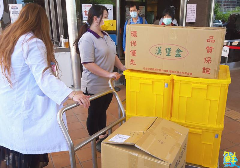 新光三越高雄三多店防疫送暖 準備100份能量便當