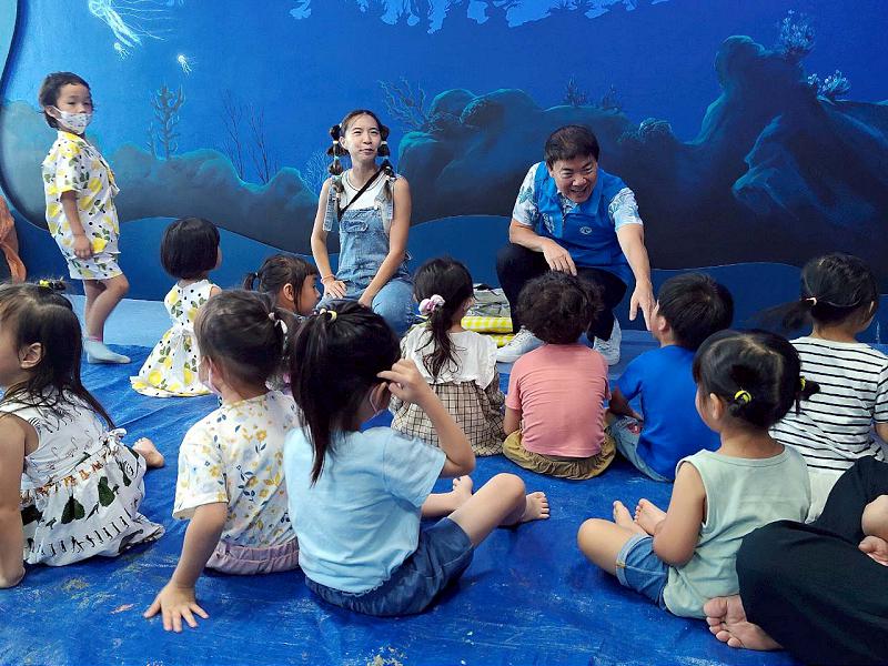 高市蚵子寮海洋漁業親子館開幕 25家特色品牌參展港邊市集近2300人同樂