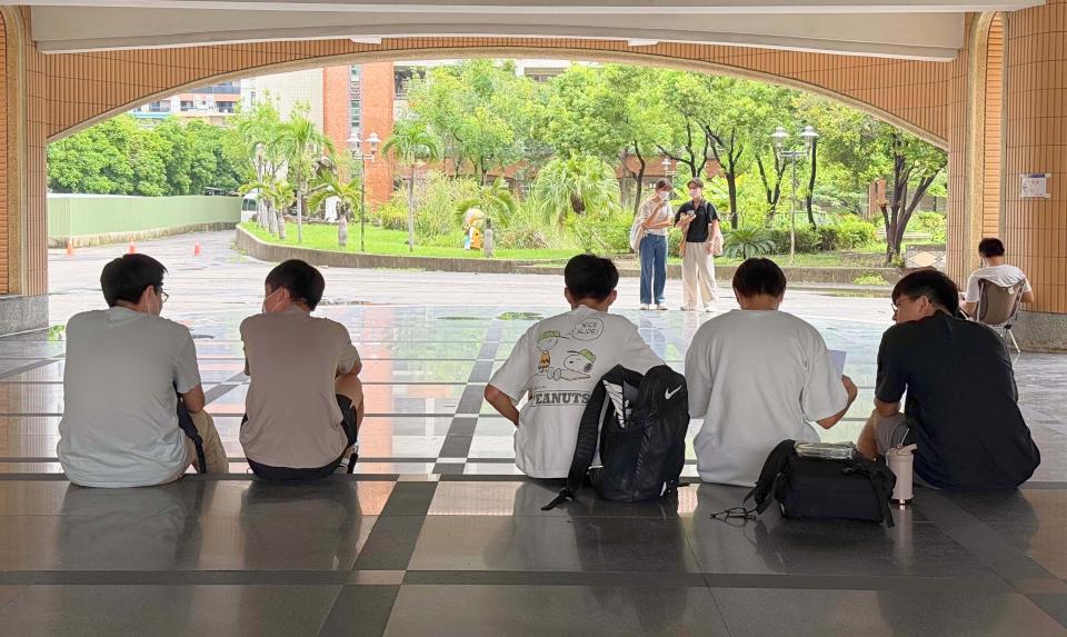 114學年度分科測驗首日高雄二考區260人缺考 2考生違規遭扣減1級分