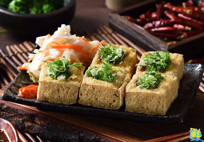 銅板美食「金三角」! 阿榮臭豆腐 品嘗絕無僅有的台式幸福