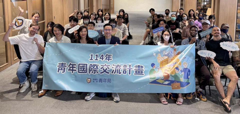 青年局青年國際沙龍系列活動 首場台灣作家張人杰對談法國插畫家克里斯