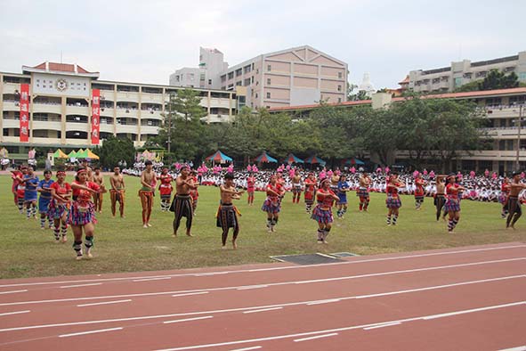中山工商歡慶改制47週年 35對多胞胎師生進場格外吸睛