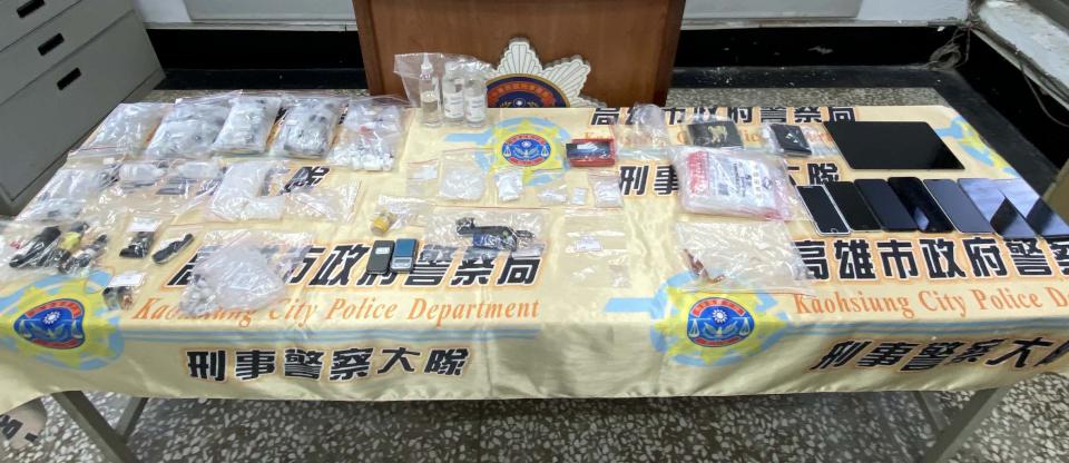 高市鳳山區情侶檔涉分裝喪屍菸彈兜售 市刑大等5單位住處逮人扣證物送辦