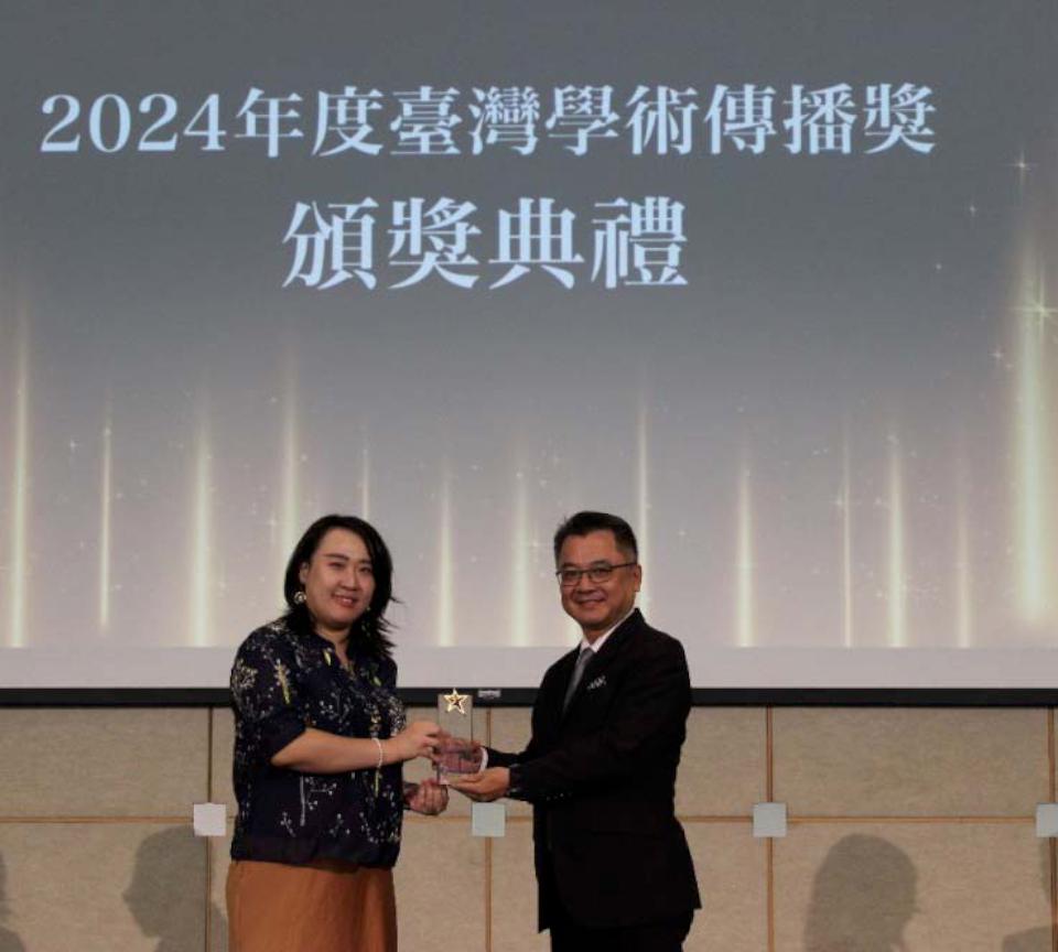 文化事業臺灣學術傳播獎 法律雜誌下載數成長逾200%等優勢勝出獲肯定