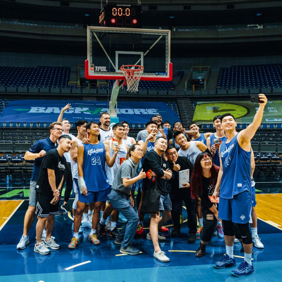 中華職籃全家海神隊球季末2場例行賽開打 文化局探班贈林園鳳芸宮海巡媽壓轎金