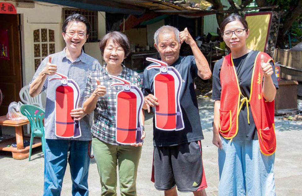 正修科大學輔中心圓夢社服計畫113年培訓5弱勢生 前進鳥松、旗津區辦呷百二餐會