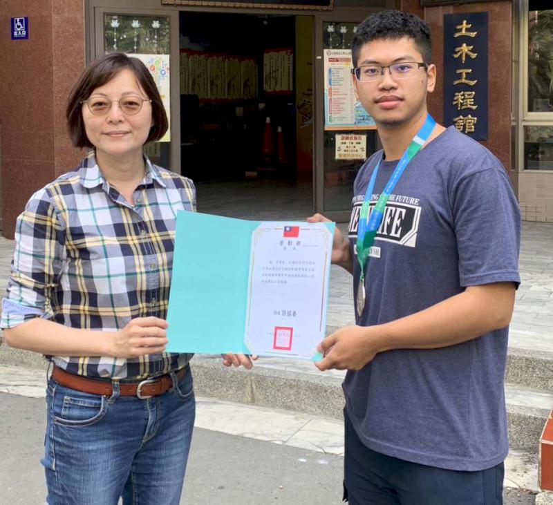 勞動部第53屆全國技能賽南區分賽 正修科大土木系李舜智砌磚職類青年組摘銀