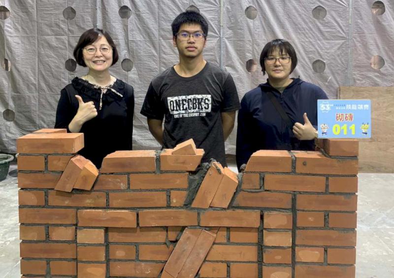 勞動部第53屆全國技能賽南區分賽 正修科大土木系李舜智砌磚職類青年組摘銀