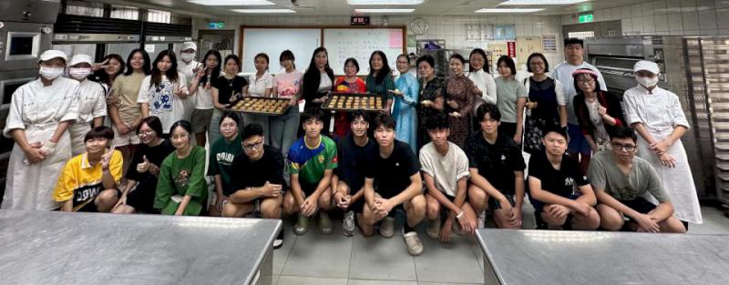 越南河內光與國際中學等三校參訪中山工商簽約合作 體驗餐飲管理、美容科特色課程