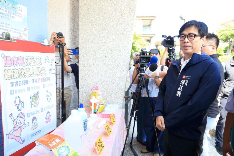 陳其邁、3副市長分頭訪視新生入學 宣導親師生落實登革熱及腸病毒防治